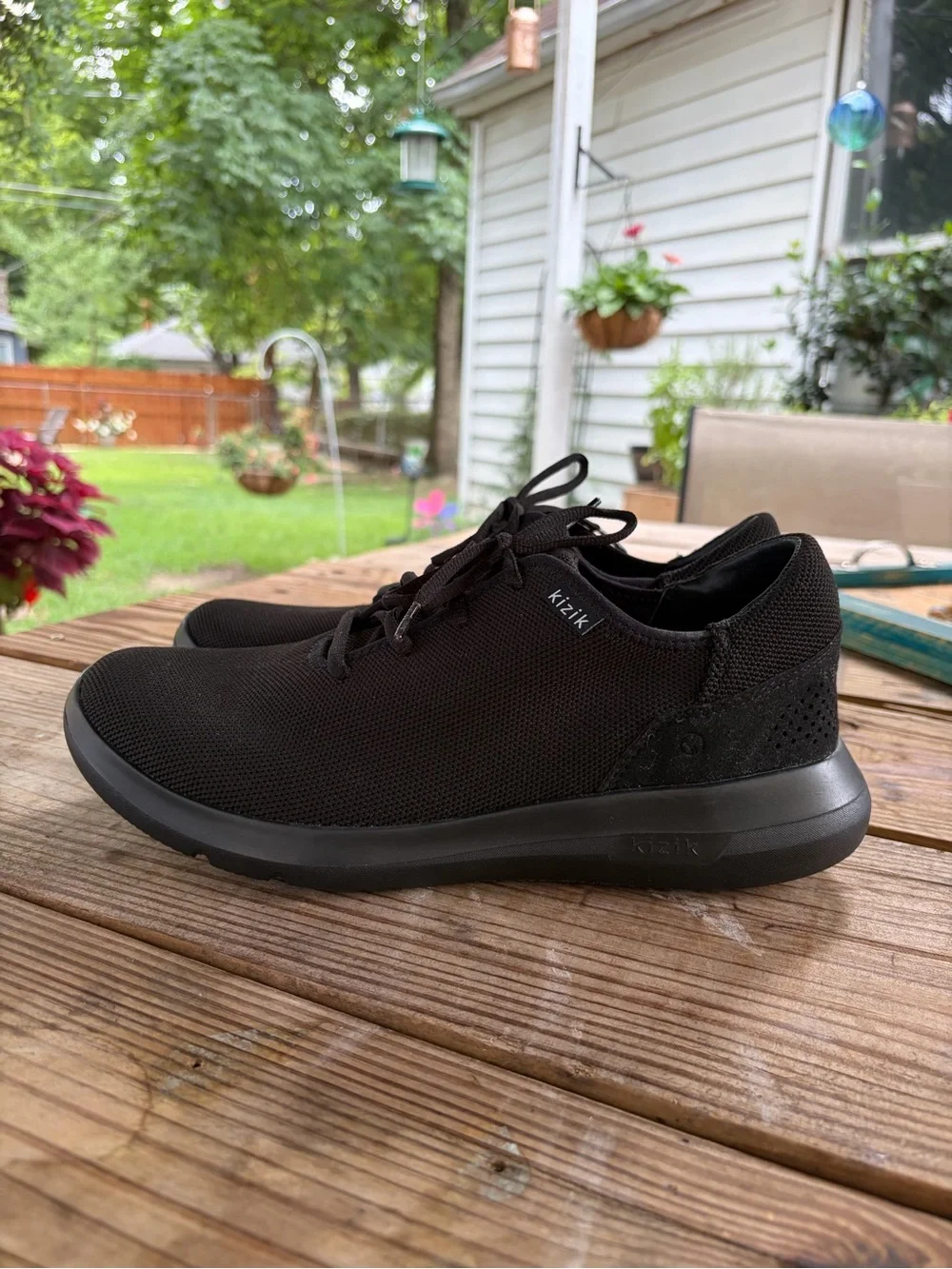 Kizik All-Black Slip-On Knit Sneaker. Men’s 9W, Women’s 10.5W Feather light!